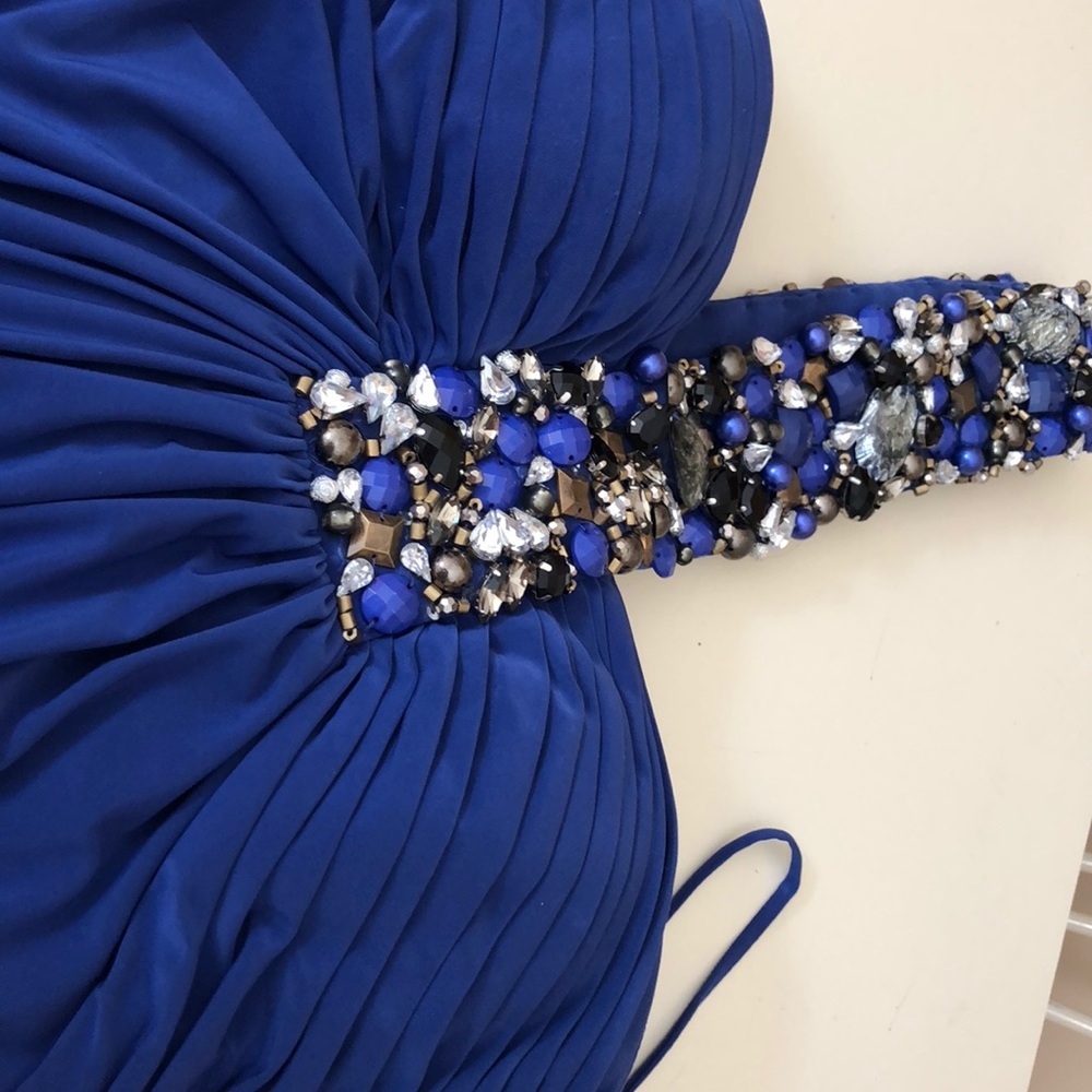 Gown - Picture 3 of 7